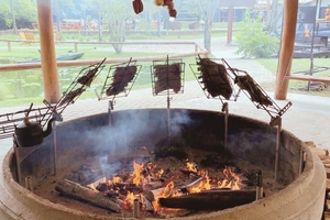  Nabor Torri’s creativity brings a unique twist to southern Brazilian culture: using a concrete ring to prepare the costelão — a 12-hour slow-roasted beef rib, a proud gacho tradition. In the South, this long, smoky barbecue is more than a meal; it’s a celebration of patience, friendship, and regional identity 