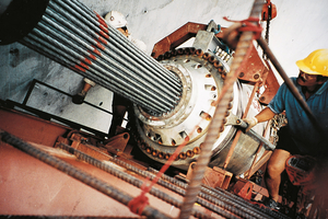  Multi-wire stressing jack for cable-stayed bridges (1982) 