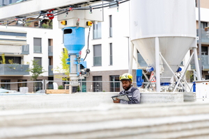  Fig. 3: Controlling the 3D printing process on site: The printer from Peri 3D Construction produces one square meter of wall in around five minutes 