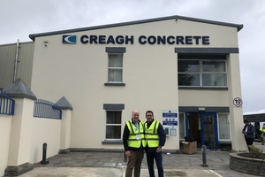  In the context of last year‘s IPHA annual conference, Seamus McKeague (left), CEO at Creagh Concrete and long-term former President of IPHA, welcomed the guests, among them BFT editor-in-chief Silvio Schade, at the Ardboe plant 