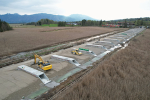  Fig. 2: State Road 2062 runs through the Murnauer Moos for a length of approx. 400 m  