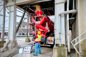  The MODS24 mobile dosing system was developed for the direct dosing of liquid paint and additives into the mixer 