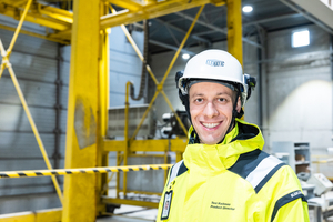  Produktdirektor Toni Koitmaa von Elematic bei den Aushärtekammern 