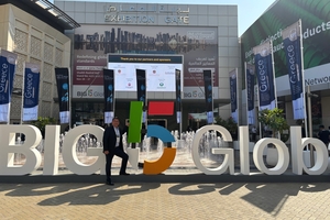  Among the numerous visitors was a team from BFT International, pictured here with editor-in-chief Silvio Schade 