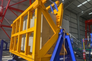  Lifting clamp and 90º turning machine 