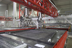  Fig. 3: The grippers position lattice girders and reinforcing bars 