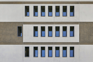  Fig. 1: The Innovation Greenhouse in Bonn – sandwich façade made of recycled-aggregate concrete with varied interior surface finishes  