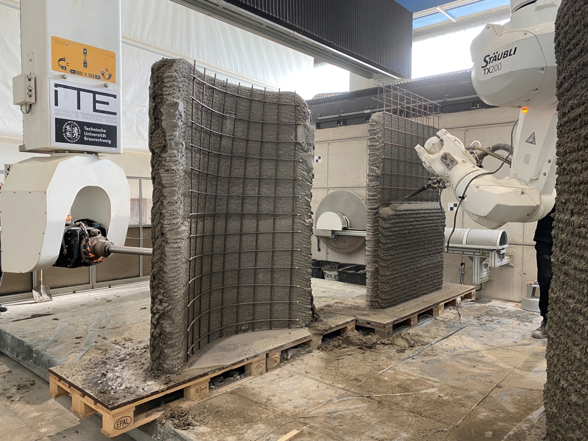 Çelik donatı üzerinde robotla beton püskürterek katman üretimi