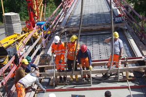 An outstanding example of CHT Tecosit technology is this wood-carbon concrete bridge in Stuttgart 