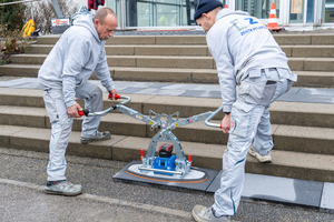  M-JET-250 vacuum manual laying device in use on the construction site 