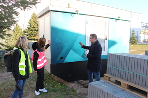  Managing Director Lars Lehmann proudly presented the „measuring station“ used for trade exhibitions, a model of a compact precast concrete station, ... 