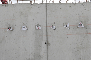  Fig. 2: Implementation of the design on the construction site – built-in components are integrated into the concrete elements with precise positioning in Garching  