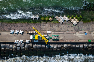  Fig. 6: Test field “Living Lab” on the south pier in IJmuiden (Netherlands): Concrete blocks made from Everox formulations are exposed   