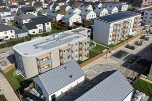  Abb. 1: ViliaSprint² in Bezannes ist das erste Mehrfamilienhaus in Frankreich, dessen tragende Struktur vollständig im 3D-Betondruck vor Ort hergestellt wurde 