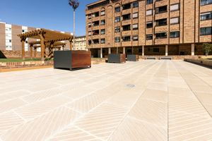 MOSAICOS SOLANA supplies two-layer slabs for an outdoor area in Logroño  