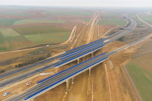  BUPRE liefert vorgefertigte Betonrinnen mit Abdeckung für den Bau des Bahnsteigs auf der Strecke Amusco–Osorno (Palencia) 