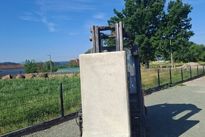  Concrete L-profile produced using a BlueMolds mold insert 