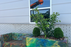  Concrete bench and flower pot produced using a BlueMolds mold insert 