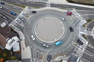  Fig. 2: The planned construction work also included the expansion of the approach roads leading into the roundabout, with varying lengths of up to 145 m  