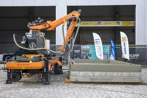  The printed modular home “Pluto” is taking shape thanks to the 7-axis printing system and the project partners involved: Rupp Gebäudedruck, Avenco, Kuka, M-tec, and Sievert 