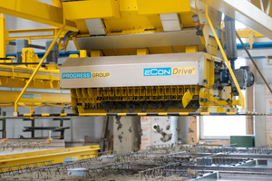  Fig. 7: The eCon Drive concrete distributor is equipped with half-flaps for precise concrete discharge  