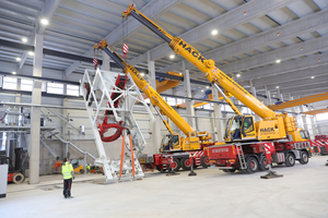  Two mobile cranes position the RP 1230 in the new production hall 