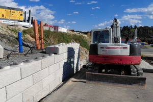  Easyblock is a modular retaining wall system made of large-format precast concrete elements weighing up to approximately 1,200 kg, developed by Easyblock GmbH, founded in 2022 in Carinthia 