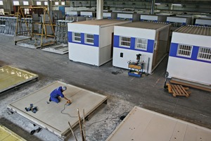  The forms for the next casting are being readied in the front area of the production hall, while the completed Fastflex container modules await shipment in the rear of the hall 