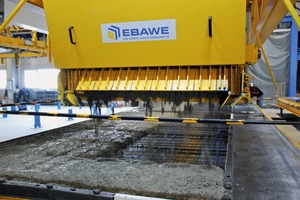  The fully automated concrete spreader ensures precise and uniform discharge of the fresh concrete material 