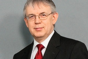  Fig. 2 Helmut Knauthe is the new spokesman of the German Large Industrial Plant Manufacturers‘ Group (AGAB) of VDMA. Knauthe (member of the management board of Uhde GmbH) is the successor of Dieter Rosenthal (member of the board of SMS Siemag AG), who held this honorary post since 2006. In the new AGAB board Rosenthal will take up the position of deputy spokesman. 
