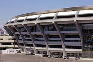  To keep the outward appearance virtually unchanged, the old cantilever roof was cut off above the eaves level. This image clearly shows the new outer compression ring that stabilizes the roof just like a bicycle rim 