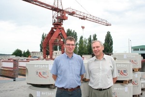  Abb. 10 (v.l.) Volker Nusser (BFS, Area Sales Manager) und Pavel Záhořík (B&amp;BC a.s., Produktionsleiter) sind sehr zufrieden mit den Endprodukten. 