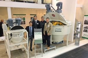  The management of Kniele with Harald, Erwin and Alexander Kniele (from right to left) presented the new laboratory mixer KKM-RT at this year‘s Bauma 