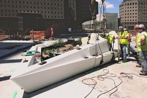  Die freitragenden 3D-Sitzelemente aus weißem, 6 cm dünnen Architekturbeton im Liberty Park von New York bestehen aus Ducon, dem mikrobewehrtem Hochleistungsbeton 