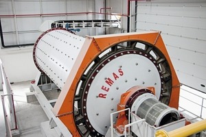  Nasskugelmühle der Firma Remas mit Austragssieb 