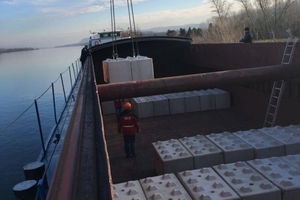  Der österreichische Fertigteilhersteller Gerocret baut auf die Donau: kürzlich wurden erste Betonelemente mit dem Binnenschiff transportiert (Figure: Gerocret)
 