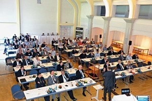  Rund 120 Experten aus Handwerk, Industrie und Wissenschaft kamen zur ­Dyckerhoff Weiss Betonwerkstein-Tagung 2015 nach Wiesbaden  