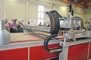  Auf der Hausmesse von SR-Schindler wurde mit dem CTG Jaguar 1.200 ein neues industrielles Digital-Betonveredelungssystem vorgestellt 