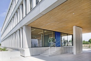  Im repräsentativen ­Firmengebäude von Hönninger sind durch den Einsatz von Architekturbeton Ästhetik und Funktion vortrefflich vereint 