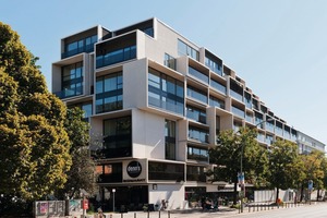  The Paragon, whose façade of balconies of various depths has a pronounced three-dimensional effect, offers with its 217 rental apartments modern living diversity on Danziger Strasse in Berlin 