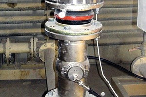  Measurements, including the sand slurry at the mouth of the mill, are made with the aid of measuring probes. This is where the sand is crushed to a specific size in a ball mill. 