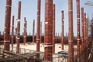  View into the future prayer room covering 22,000 m², the first concrete columns are exposed 