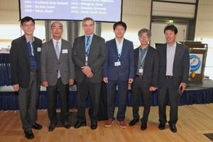  David R. Smith, Technical Director of the Interlocking Concrete Pavement Institute (ICPI) and new SEPT CEO, with the delegation from Seoul who will organize the next ICCBP 2018 in the South Korean capital 