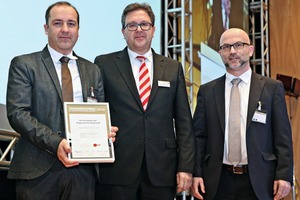 Hubert Rapperstorfer (links), Geschäftsführer Rapperstorfer Automation GmbH, bei der Preisverleihung des Innovationspreises 