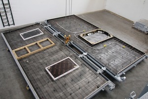  <div class="bildtext_en">The two wings of the butterfly formwork are spread out on the floor of the production hall like a butterfly. Thus, reinforcement and mounting parts can be placed fast and easily</div> 