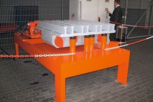  Fig. 5 The rubber-pad supported vibrating table with four self-lubricating eccentric shafts with frequency-controlled drives. 