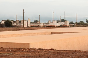  The surfaces consist of integrally colored architectural concrete. The specialists tried to match the shade of the surrounding terrain as perfect as possible by using ocher oxide pigments 