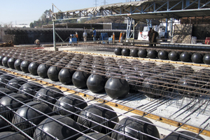  The Mexican company uses the new production line to primarily manufacture biaxial hollow-core floors, which are also referred to as bubble decks due to their spherical displacement bodies 