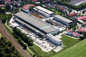  Luftaufnahme von ­Firmenstammsitz und Produktionsstätte der Hönninger Betonfertigteil GmbH im bayerischen Kirchseeon 