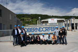  Blauhelm-Einsatz: Die Gruppe nach dem Besuch beim führenden Fertigteilhersteller Österreichs, der Oberndorfer GmbH im Werk in Völkermarkt 